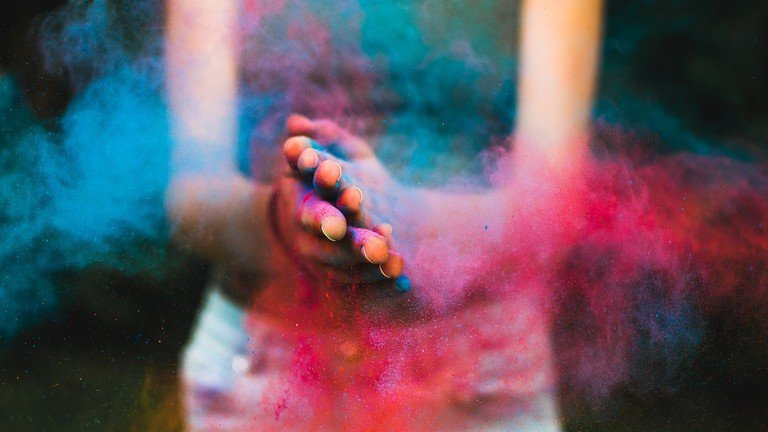 Read more about the article Beware of Toxic Holi Colours